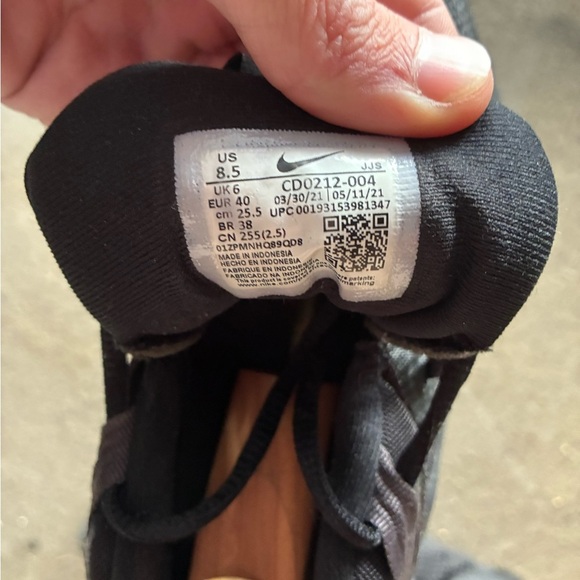 Nike shoes - Picture 5 of 5